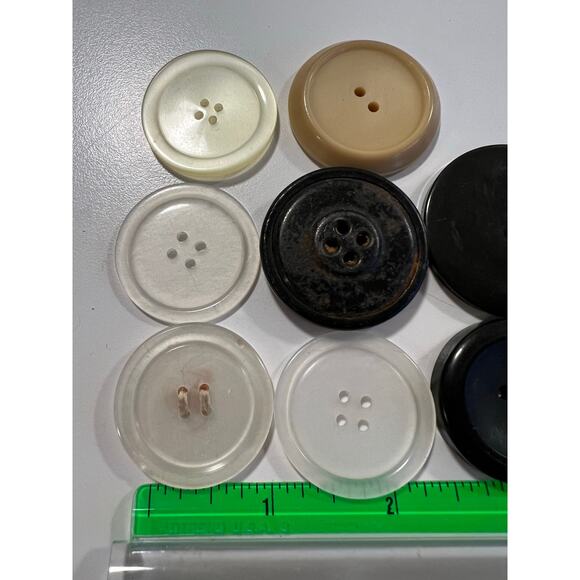 Lot of 10 Large Vintage Buttons - Picture 2 of 4
